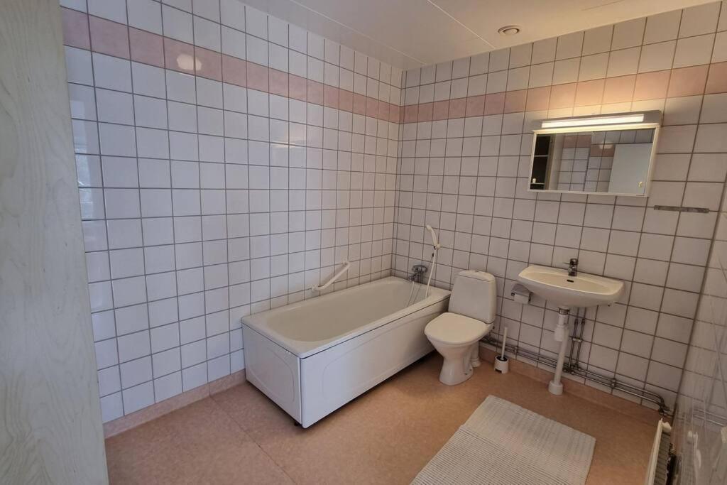Trivsamt Parhus I Lugnt Omrade Inne I Tranas! Exteriör bild