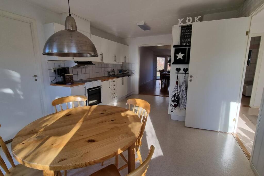 Trivsamt Parhus I Lugnt Omrade Inne I Tranas! Exteriör bild