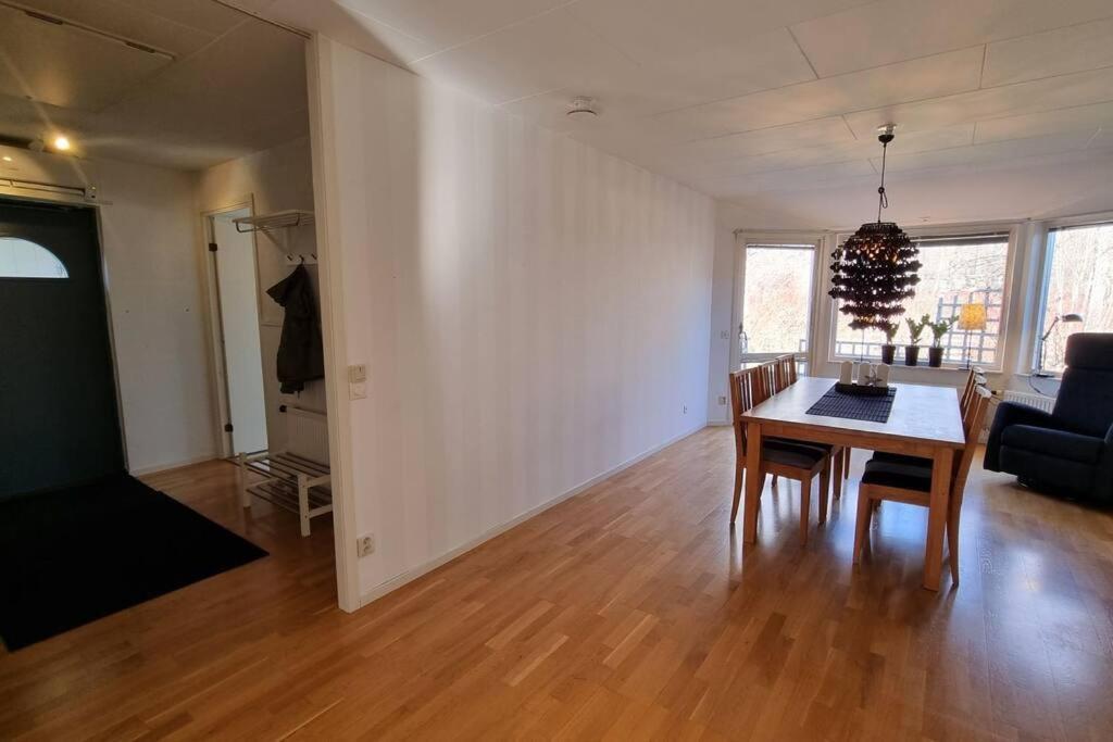 Trivsamt Parhus I Lugnt Omrade Inne I Tranas! Exteriör bild